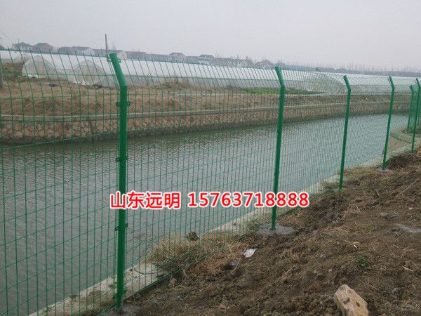双边丝护栏网施工