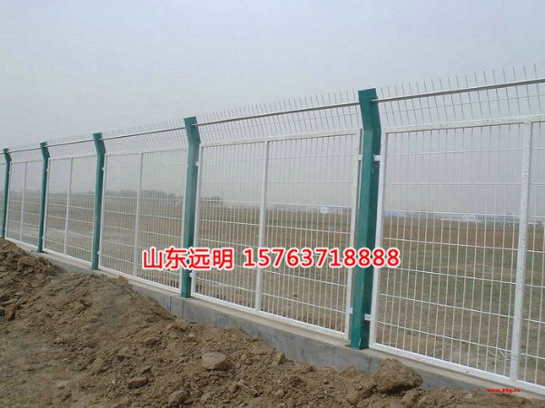 双边丝护栏网安装